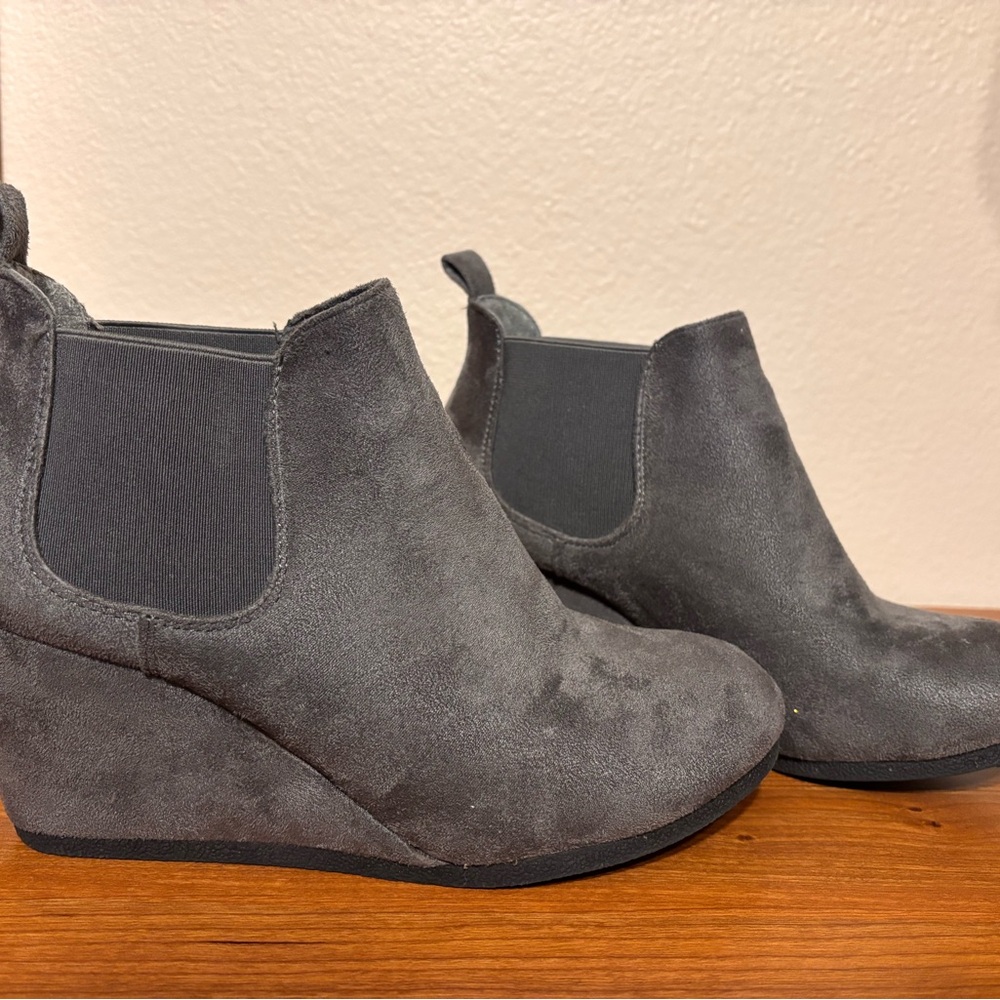 Women's Gray Suede Wedge Chelsea Ankle Boots